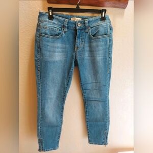 CAbi La Jolla Curvy Cropped Super Skinny Jean.